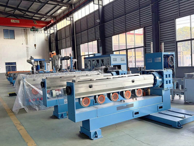 CABLETEC Recently Completed a Batch of Customized Equipment – 1250mm Active Pay-off and Extruder Series(50, 70, 90)