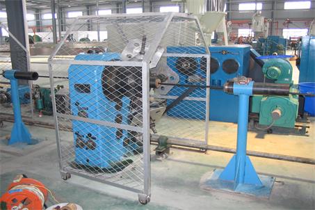 Eccentric taping machine, taping unit horizontal