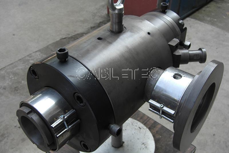 Dual co-extrusion rubber crosshead