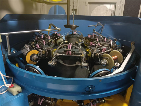 Braiding machine Braiding machine