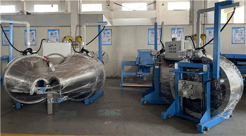 Cone flyer double reel active pay off for high speed extruder line