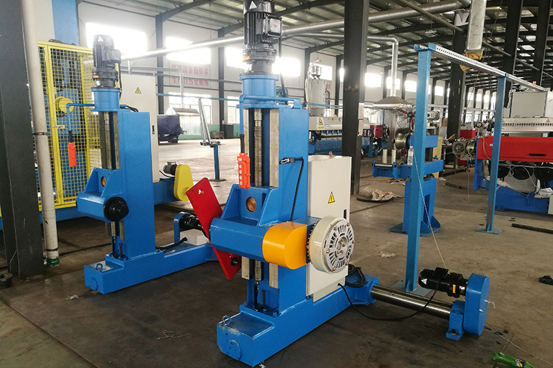 Column type wire pay off