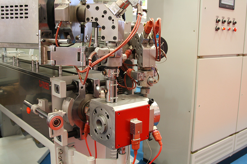 img of Triple layer co-extrusion crosshead dual layer with one stripe